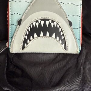 Loungefly Jaws Women’s zip around wallet